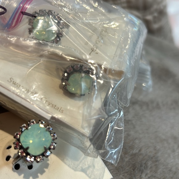 Liz Palacios Minty Swarovski Crystal Ring-sz 6, 7 or 8-Boutique - Picture 6 of 6